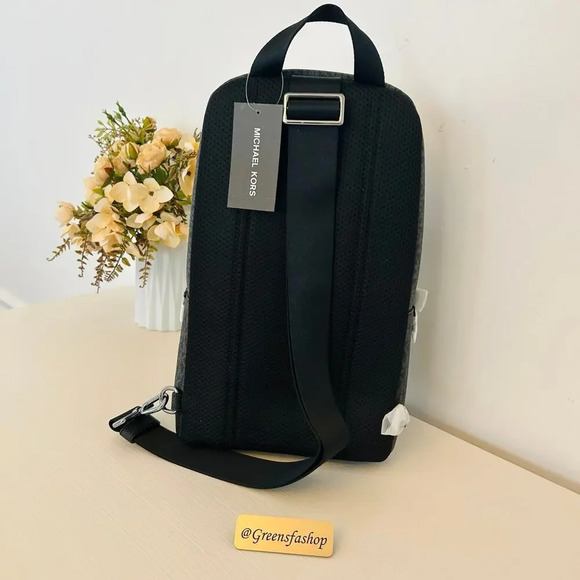 Michael Kors MK Cooper Logo Sling Pack Black Signature - Picture 5 of 8